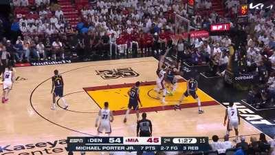 [Highlight] Butler with the inverted ball screen as Bam puts Braun in the weightroom