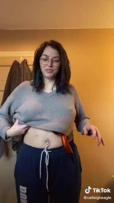 Putting thing under her boobs