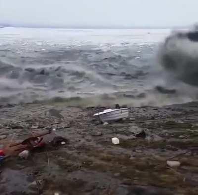 Ух ты, вода отступила