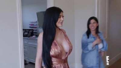 she’s such a stunner