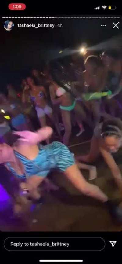 Yes this is menyon and aaaliyah and her mom