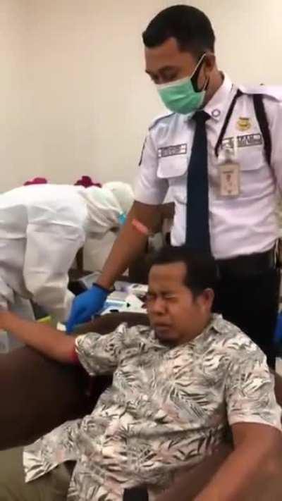 Trypanophobic man dying multiple times