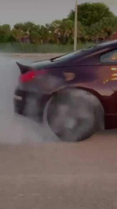 Burning some rubber in a stock 2003 350z 🔥