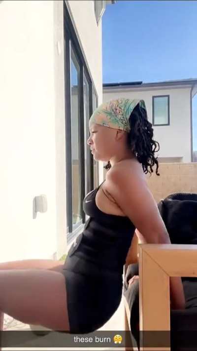 Halle's early morning workout regiment | Snapchat (02-21-25)