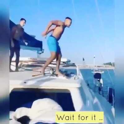 I don't like water, I prefer to stay here