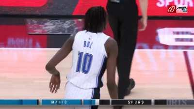 [Highlight] Bol^2 with the behind the back dime to Cole Anthony for 3!