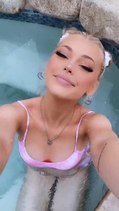 Loren Gray - Pool vibes