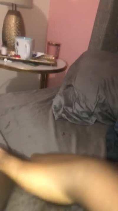 sub to see me squirt everywhere 😫