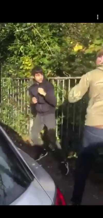 Two guys at my school had a fight last week. The guy in the green hoodie is 2 years older than the small guy. Wait till the end!