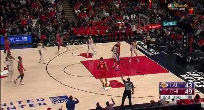 [Highlight] Caruso outhustles both Deandre Jordan and Russell Westbrook for the rebound