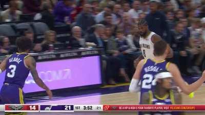 [Highlight] Jordan Hawkins first touch off the bench