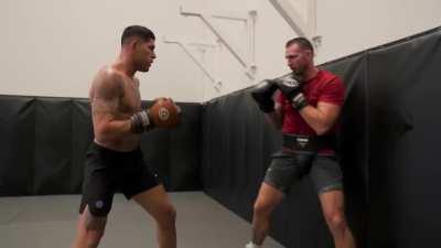 UFC Light Heavyweight Champ Alex Pereira spars with 6'6, 253lb 22-1 Pro Boxer Demsey McKean