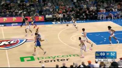 [Highlight] Curry is becomes the Warriors' all-time leader in FG's made in style!