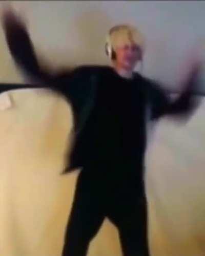 Remember the time xQc danced old xQc 😩