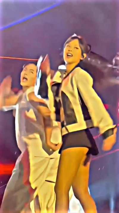 Jennie's soft buttcheeks 💦