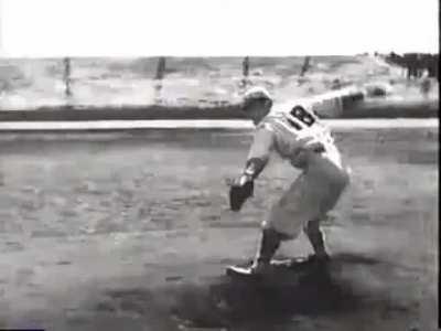 Tadashi Henry Wakabayashi's pitching motion, 1941