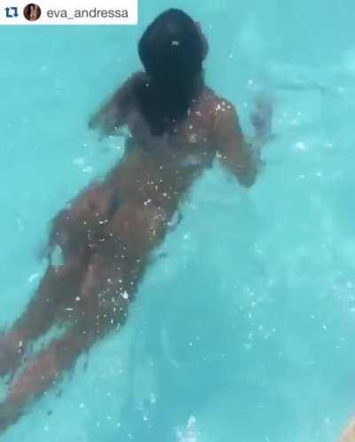 Eva swimming