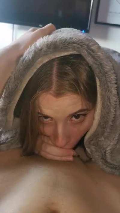 Would daddy please let me worship his cock🙈💕