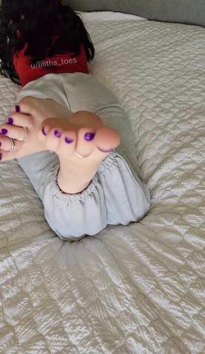 Pretending I don't know Im teasing you while I scroll. 😇