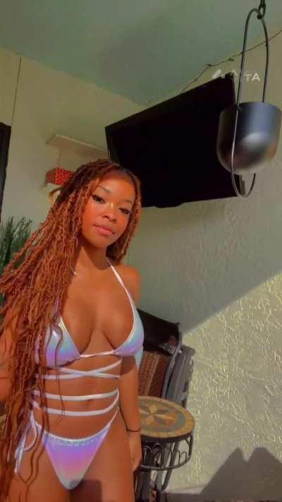 Zuri (@zuribellarosa)