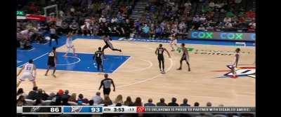 [Highlight] Shai Gilgeous-Alexander Half Court Lob to Jeremiah Robinson-Earl