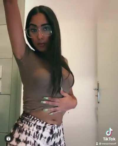 Elle aime trop faire ça