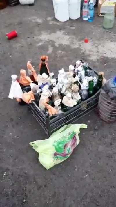 Ukrainians building tank barriers and Molotov cocktails. They will never surrender to Putin.