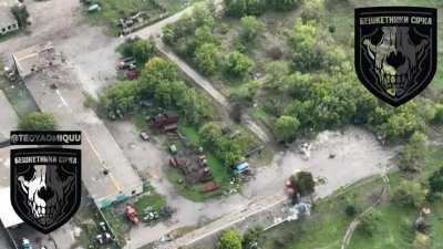 Russian soldiers in Petropavlivka hit by Ukrainian artillery.