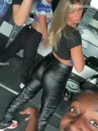 golden ass! Carsob rules! ❤🍑🍑