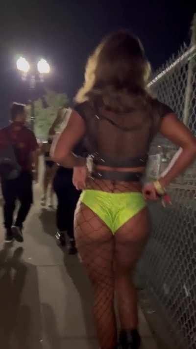 I hate to see her go but I love to watch her leave 🎂