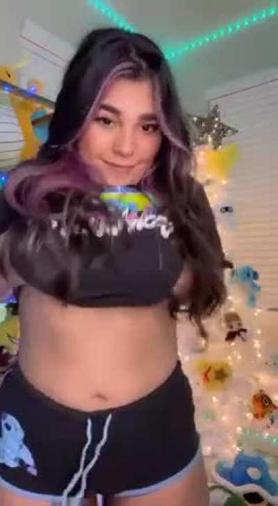 In case your gf forgot to send you nudes today 💗