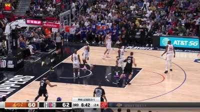 [Highlight] Westbrook with a burst of speed to the rim for a dunk