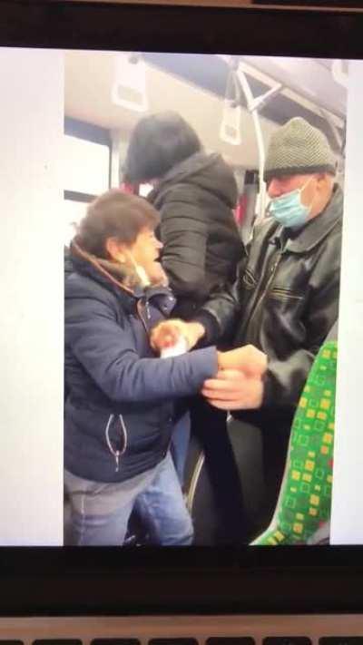 Rodditoare pedepsita ca nu purta masca