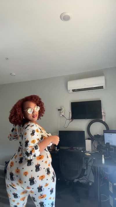 Big Booty Hoe Kathryn just jiggly 