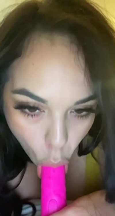 How do you think these lips feel? 😈