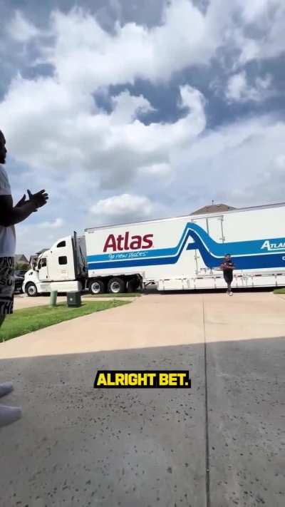 [Highlight] People don't realize how fast NFL QBs can throw: Joe Milton gets asked to throw a Bullet Pass to his Furniture Delivery Driver.