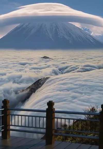 Very beautiful sea of clouds, incredible !