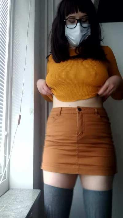 Thick nerd applying to fuck you dressed as Velma 🥵