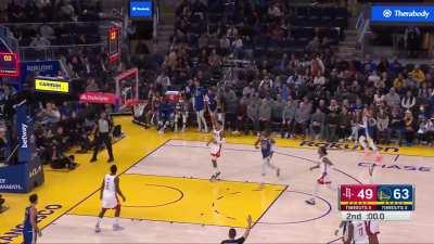 [Highlight] Jordan Poole Pulls Up & Makes the Buzzer Beater 3 to End the 1st Half