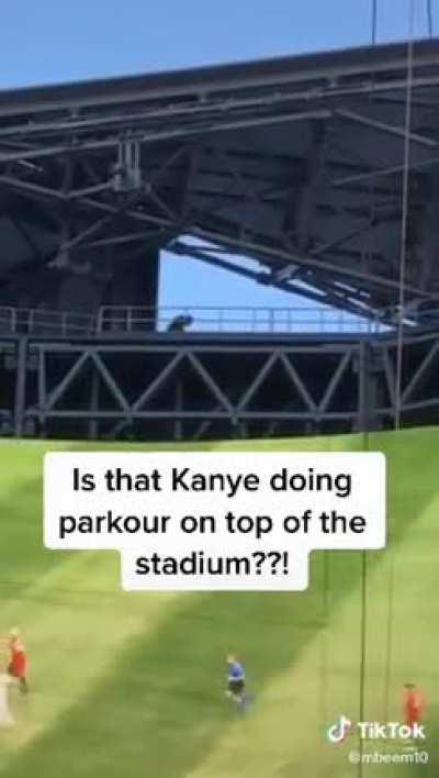 Bro wtf is he doing 💀💀