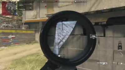 Is this guy cheating? I mean, he killed me multiple times, and all killcams were as questionable as this one. Why is he looking at that container like that, almost as if he can see through it..