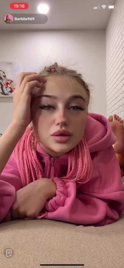 baby.whiitte - Sexy soles peaking out in the back