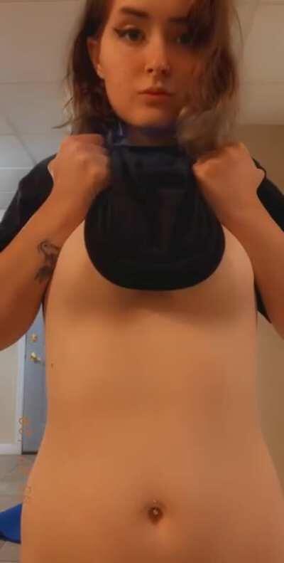 Who wants to suck and bite my pretty nipples 😜