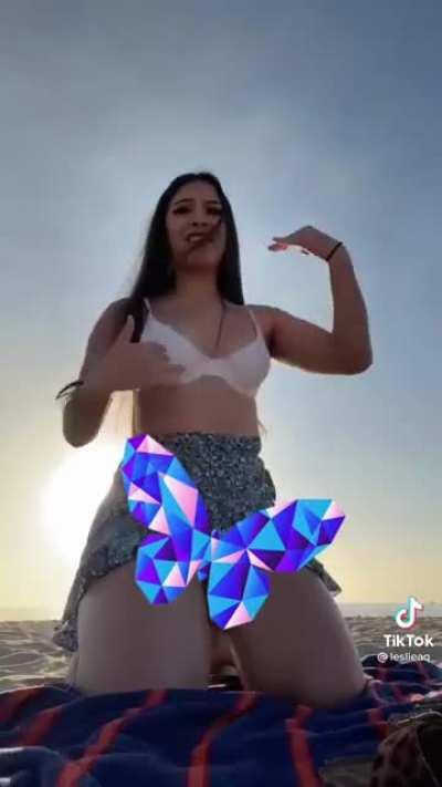 Leslieaq_Tiktok - Video #6452