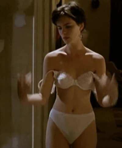 Kate Beckinsale in Uncovered(1994)