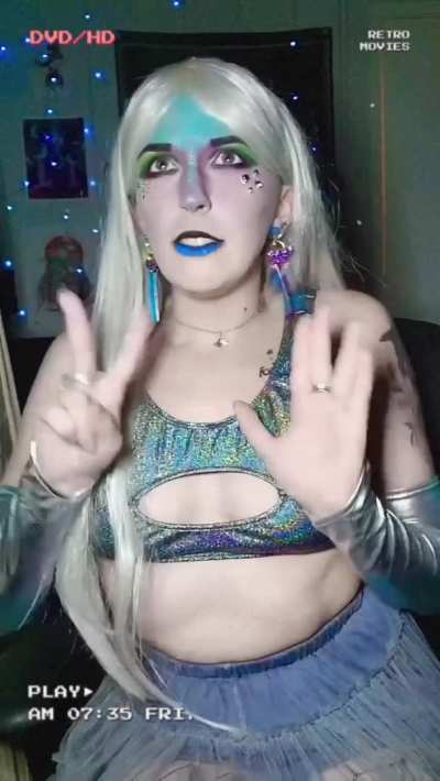 Is this thing on?! 👽 👾 🛸 Hello Earthlings!