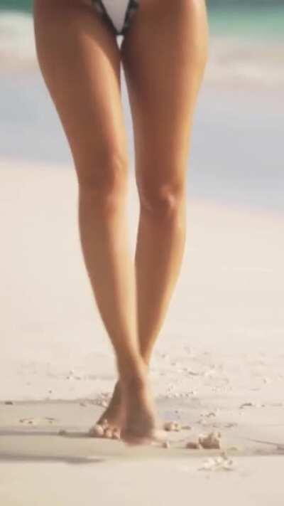 Barbara Palvin - Sports Illustrated Swimsuit 2018 - Hot Vertical Edit