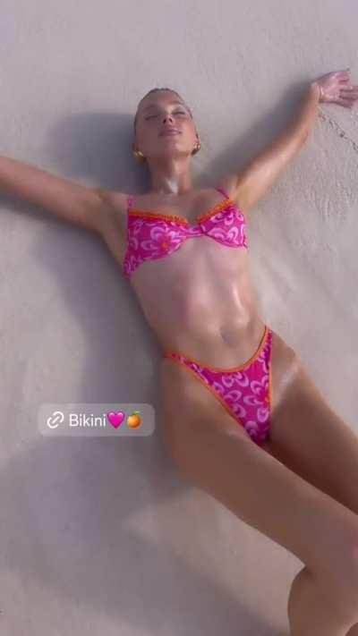 Elsa Hosk... Bikini 🔥🍑