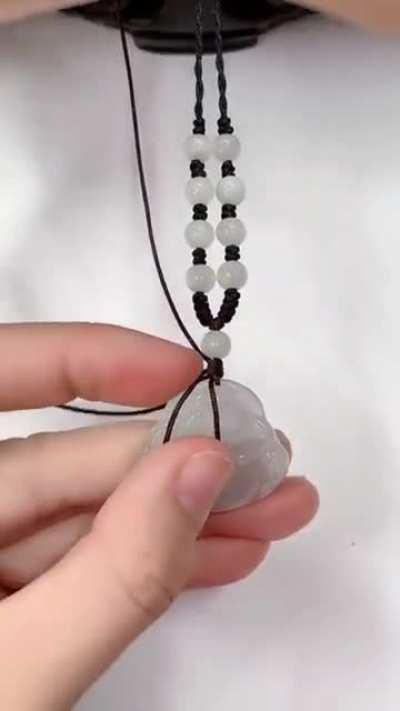How to replace a necklace cord for a Buddha pendant,It's very useful!