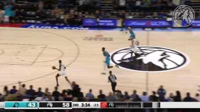 [Highlight] Deandre Ayton allows Jaden McDaniels to take the ball in for a transition dunk